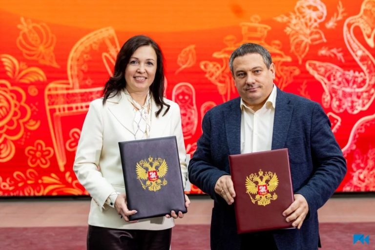 Дизайнеры и мастера – подписан договор – ура: предприятие из Торжка приняло судьбоносное решение