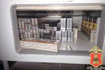 В трех магазинах Тверской области торговали нелегальными сигаретами и алкоголем