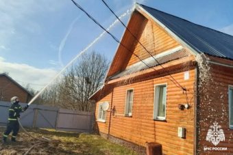 В Тверской области полыхал дом В Тверской области полыхал дом