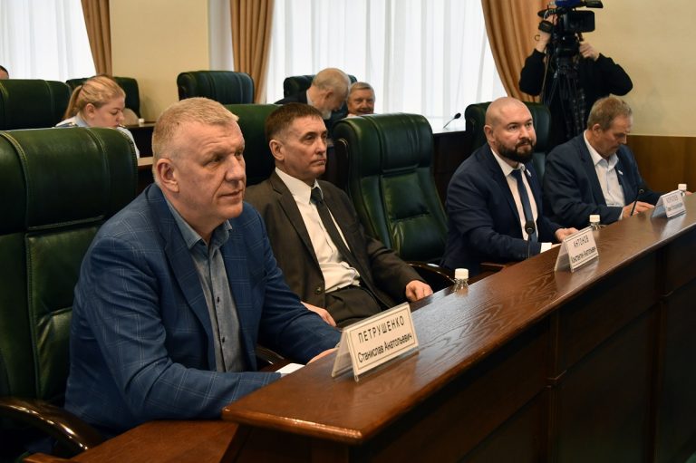 Сенатор Епишин отчитался перед тверскими законодателями о работе