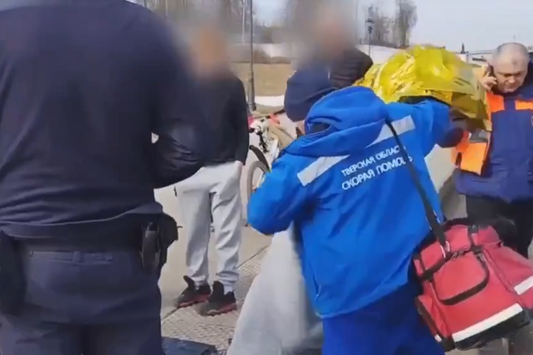 В центре Твери из Волги выловили живым мужчину