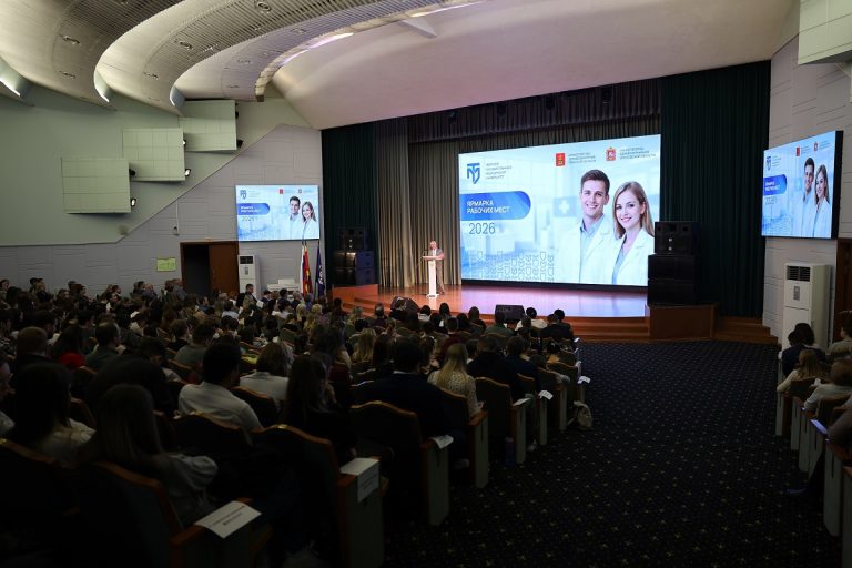 Более 17 больниц пытались "купить" врачей в Тверской области