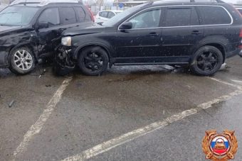 Неосторожный поворот стал причиной тройного ДТП в Тверской области