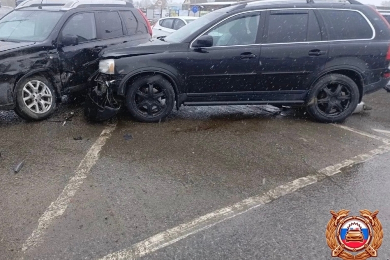 Неосторожный поворот стал причиной тройного ДТП в Тверской области