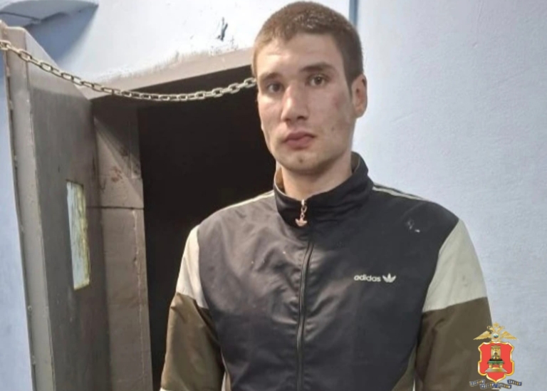 В Твери дебошир разбил стекло на двери автобуса