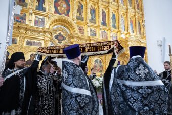 В Твери прошла Великая вечерня с выносом Святой Плащаницы