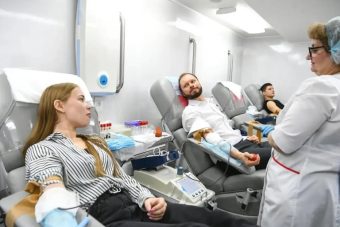 Виталий Королев сдал кровь вместе с жителями Твери