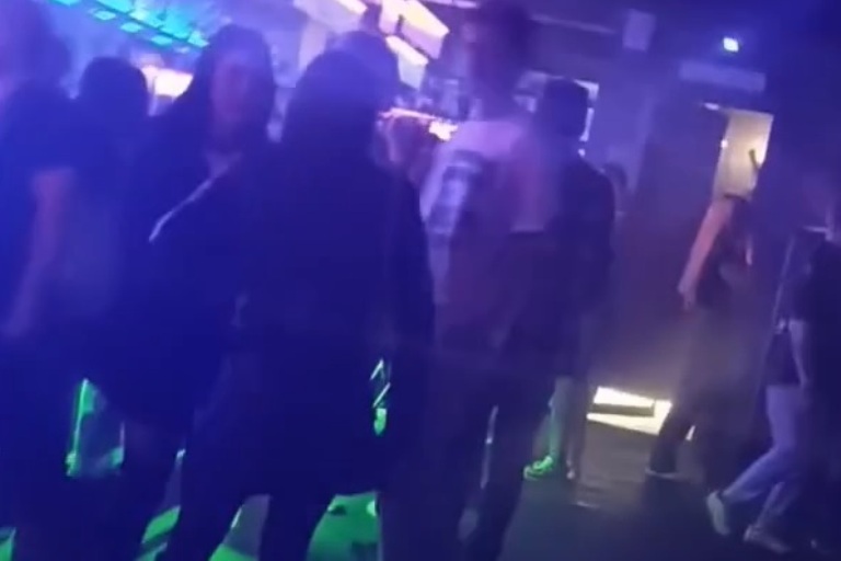 Полицейские устроили масштабные проверки в центре ночной Твери