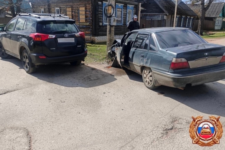 Неосторожный выезд на перекресток спровоцировал ДТП в Тверской области