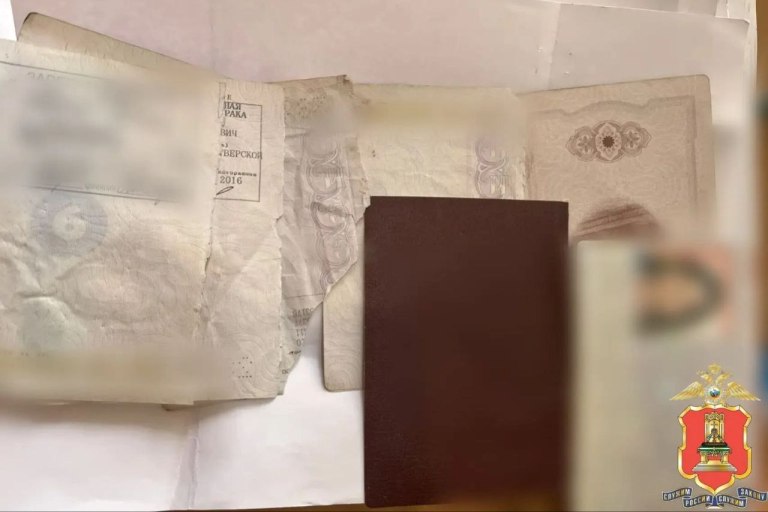 В Тверской области мужчина порвал паспорт бывшей возлюбленной