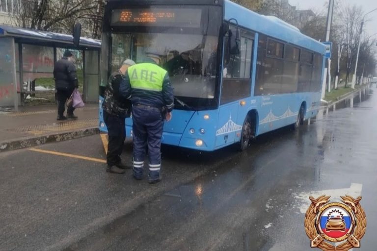 За 2 дня водителям автобусов в Твери назначено 14 штрафов за нарушения ПДД