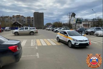 В Тверской области такси сбило ребенка на самокате