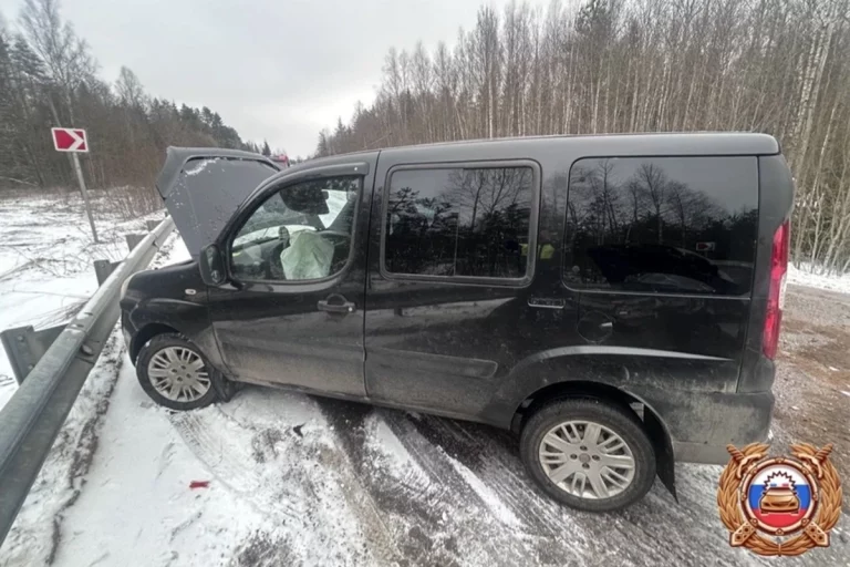 Два человека пострадали при столкновении двух авто в Тверской области