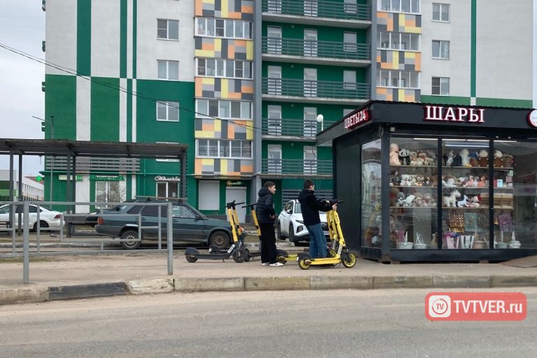 СК требует запретить езду на электросамокатах до 16 лет
