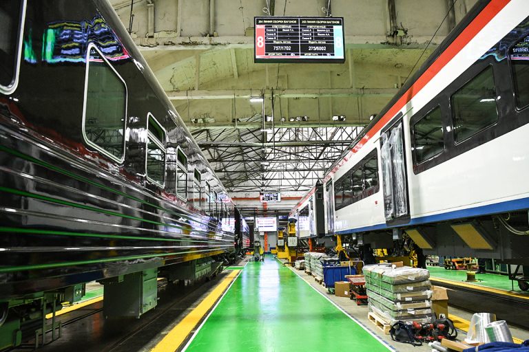 Глава Тверской области познакомился с трудовыми династиями ТВЗ