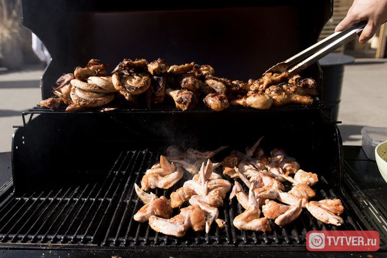 Весенние распродажи остаются драйвером спроса на технику, одежду и дачные товары