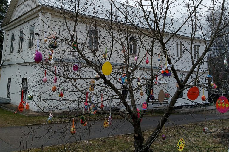 В Тверской области появилось пасхальное дерево