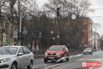 В Твери на улице Орджоникидзе устанавливают новый светофор В Твери на улице Орджоникидзе устанавливают новый светофор