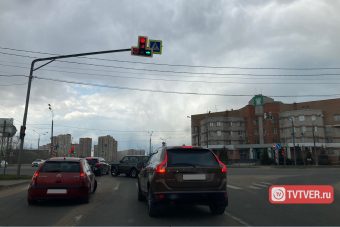 В Твери на оживленный перекресток после исчезновения дорожной камеры вернулся хаос В Твери на оживленный перекресток после исчезновения дорожной камеры вернулся хаос