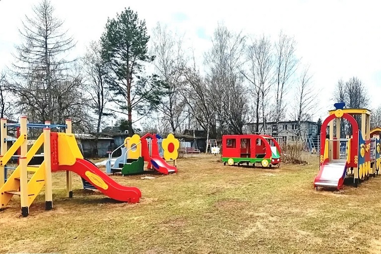 В 47 детских садах Тверской области обновят игровые площадки