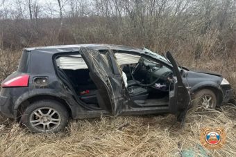 В Тверской области неудачный манёвр водителя привёл к ДТП