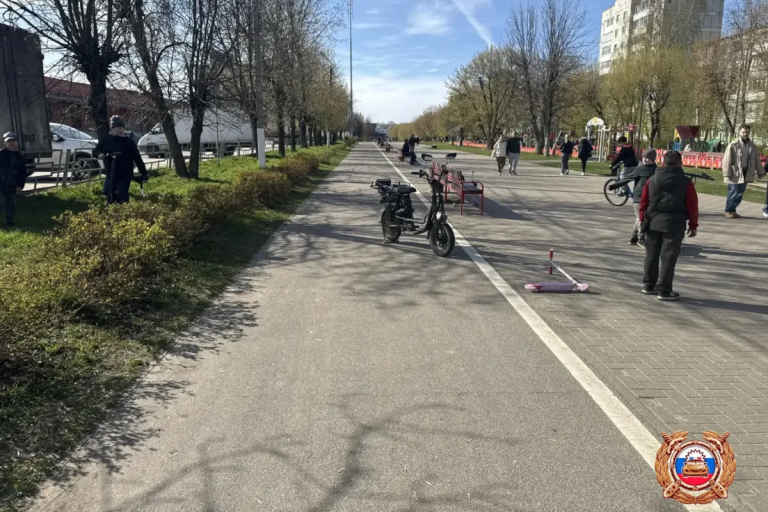 В Твери курьер на электровелосипеде сбил семилетнюю девочку