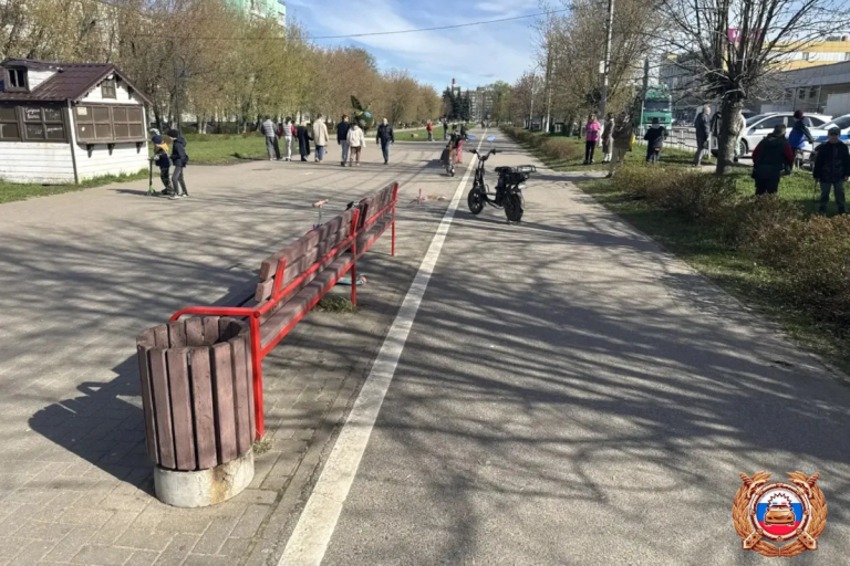 В Твери курьер на электровелосипеде сбил семилетнюю девочку