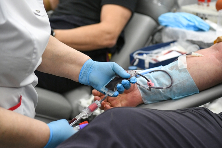 Виталий Королев сдал кровь вместе с жителями Твери