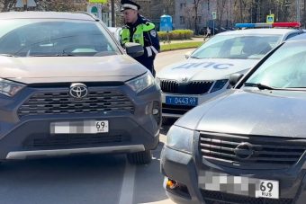 Госавтоинспекция ловит в Тверской области автомобили без триколора
