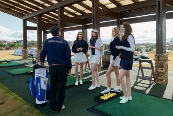 Участницы «Мисс Тверь-2026» впервые попробовали себя в гольфе: видеорепортаж из гольф-клуба Завидово
