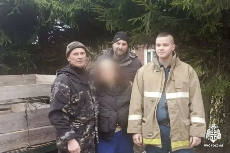 В Тверской области спасатели вывели из леса заблудившуюся женщину