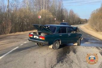 В Тверской области водитель ВАЗа протаранил иномарку