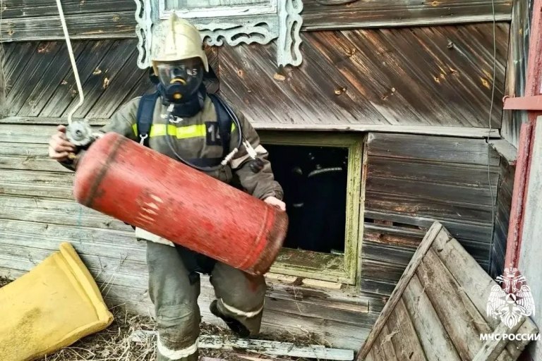 В Тверской области из-за детской шалости загорелся дом