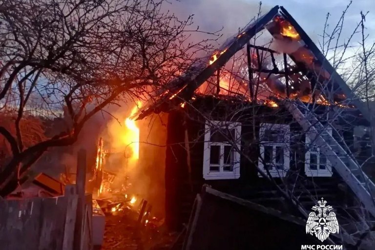 Женщина погибла при пожаре в Тверской области