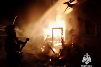 Мужчина погиб в ночном пожаре в Тверской области