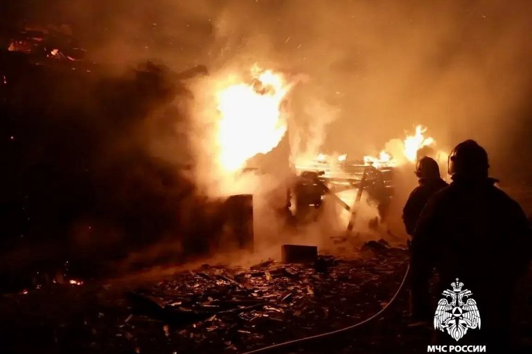Мужчина погиб в ночном пожаре в Тверской области