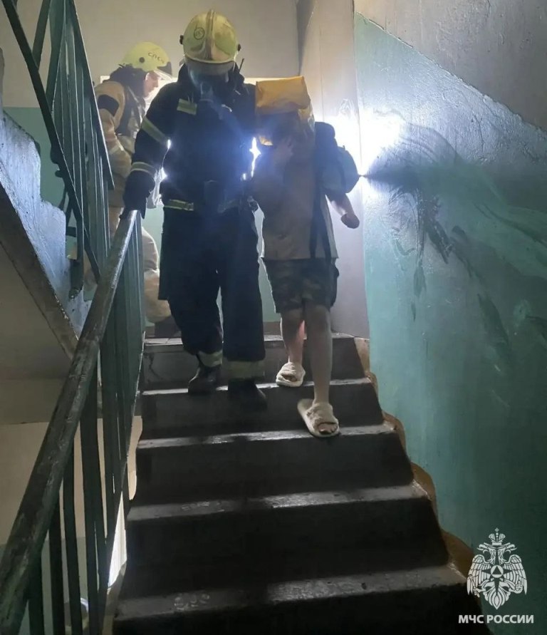 Эвакуация жильцов: в Твери полыхала квартира