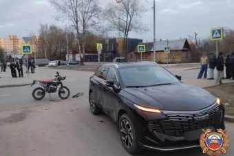 В Твери подросток на питбайке попал под колеса машины