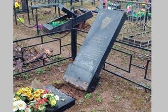 В Тверской области вандалы устроили погром на 2 кладбищах В Тверской области вандалы устроили погром на 2 кладбищах