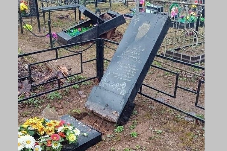 В Тверской области вандалы устроили погром на 2 кладбищах