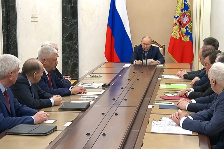 Президент России потребовал от правоохранителей жестких действий