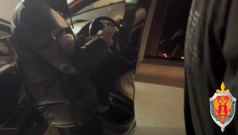 У сотрудника ФСБ в Тверской области пытались выкупить мигрантов