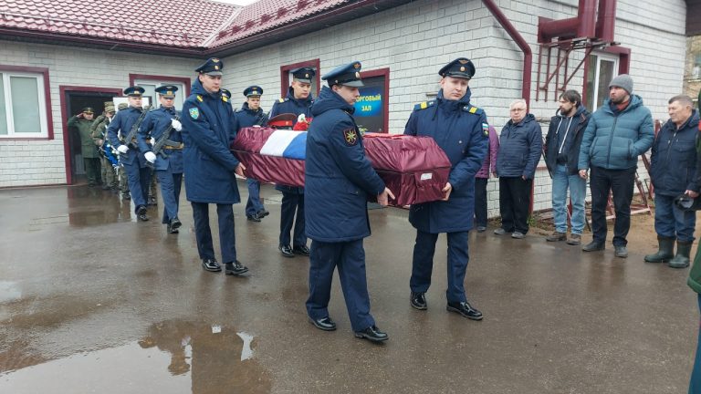 В Тверской области прозвучал траурный залп в честь погибшего в зоне СВО земляка