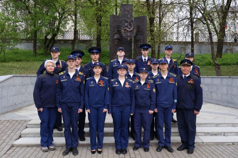 Ученики кадетского класса ФСБ в Твери почтили память героев Великой Отечественной войны