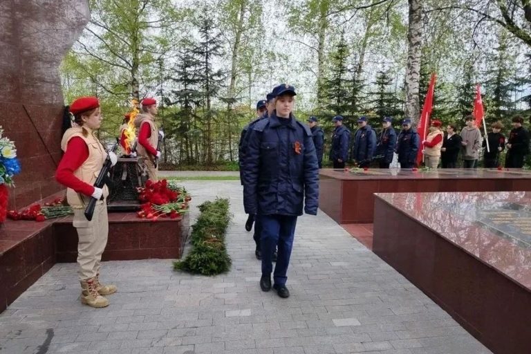 Ученики кадетского класса ФСБ в Твери почтили память героев Великой Отечественной войны