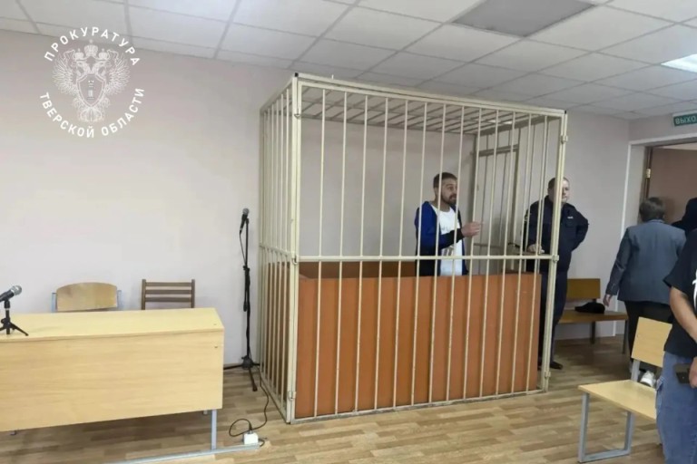 В Тверской области мужчина пытался сжечь возлюбленную и ее семью с помощью коктейлей Молотова