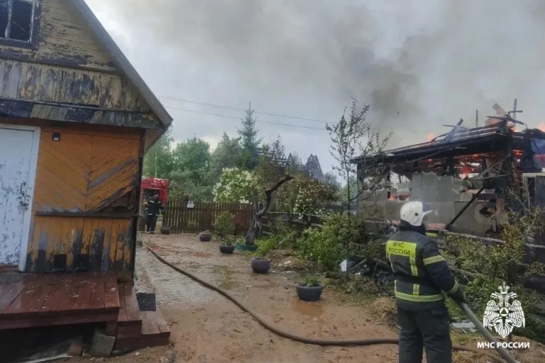 В Тверской области сгорел дотла дом