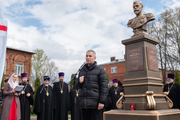 В Твери открыли памятник императору Николаю II