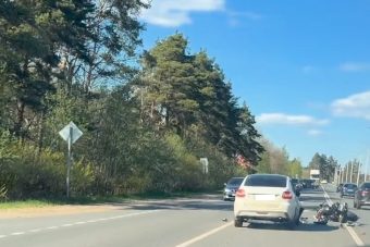 Под Тверью байкер выехал на встречную полосу и спровоцировал ДТП