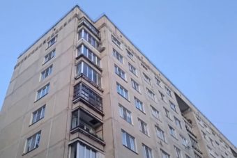 Обломки БПЛА упали на крышу девятиэтажки в Тверской области Обломки БПЛА упали на крышу девятиэтажки в Тверской области